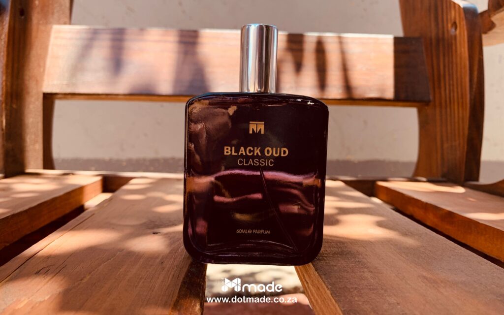 Motala Black Oud Classic Eau De Parfum is a captivating fragrance that blends the richness of black oud with floral and musky undertones. This exquisite Woody Floral Musk scent is suitable for both men and women and works very well in the Winter and Autumn seasons.